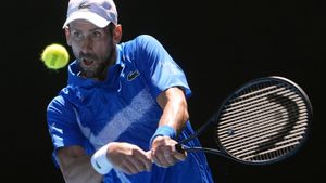 Novak Djokovic of Serbia plays a backhand return to Alexander Zverev of Germany during their semifinal match at the Australian Open tennis championship in Melbourne, Australia, Friday, Jan. 24, 2025. (AP Photo/Asanka Brendon Ratnayake) Associated Press / LaPresse Only italy and Spain. EDITORIAL USE ONLY/ONLY ITALY AND SPAIN