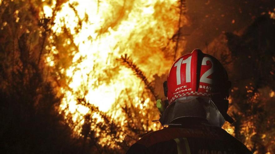 Imagen del voraz incendio que arrasó Fornelos en 2010 // NICK