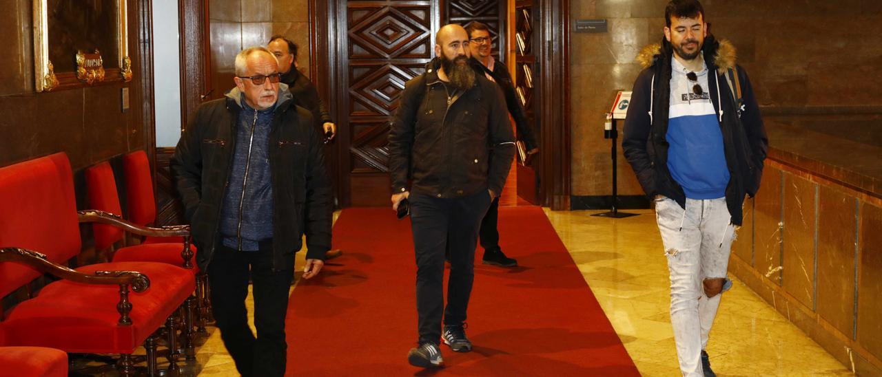 Los representantes de los trabajadores de Avanza en el Ayuntamiento de Zaragoza.