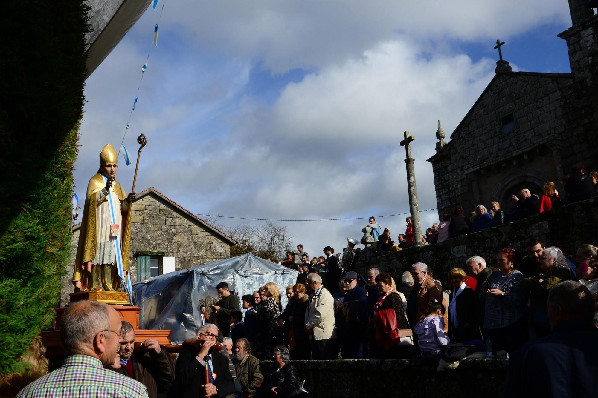 Las procesiones por el San Martiño de Moaña y Bueu aprovechan la tregua de la lluvia