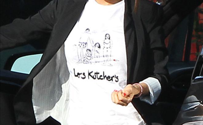 'Los Kutchers', la familia de Ashton Kutcher y Mila Kunis en una camiseta