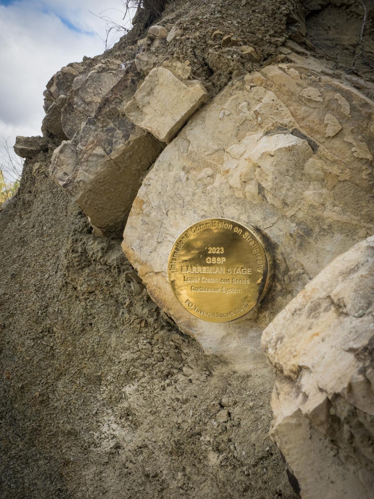 Clavo Dorado que se coloco en la zona