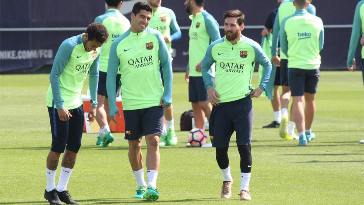 Neymar, Luis Suárez y Messi en el entrenamiento previo al FC Barcelona - Osasuna de la Liga 2016/17