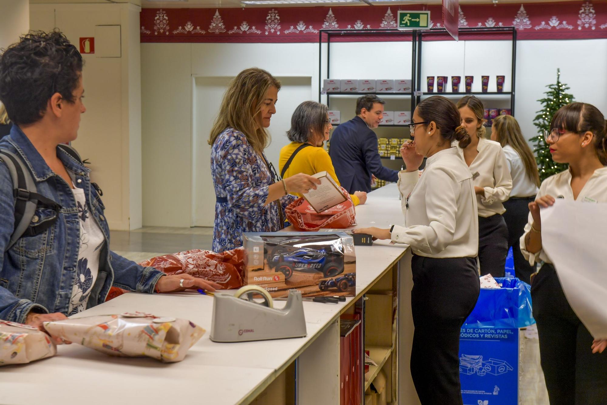 Compras de regalos para Nochebuena en las zonas comerciales de Las Palmas de Gran Canaria