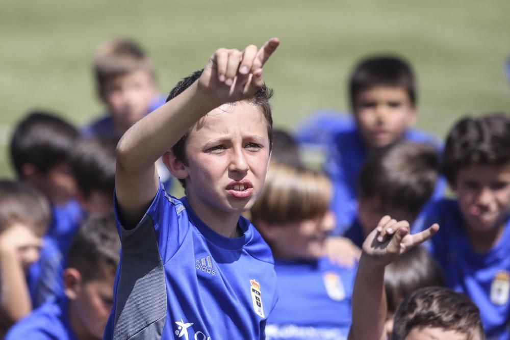 Toché visita el campus del Oviedo