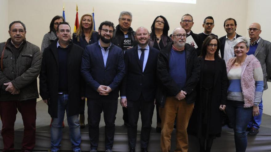 Los premiados esta mañana en el patio de la Scala de la diputación.