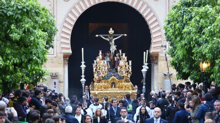 El Amor y la Vera Cruz vuelven a sus respectivos templos