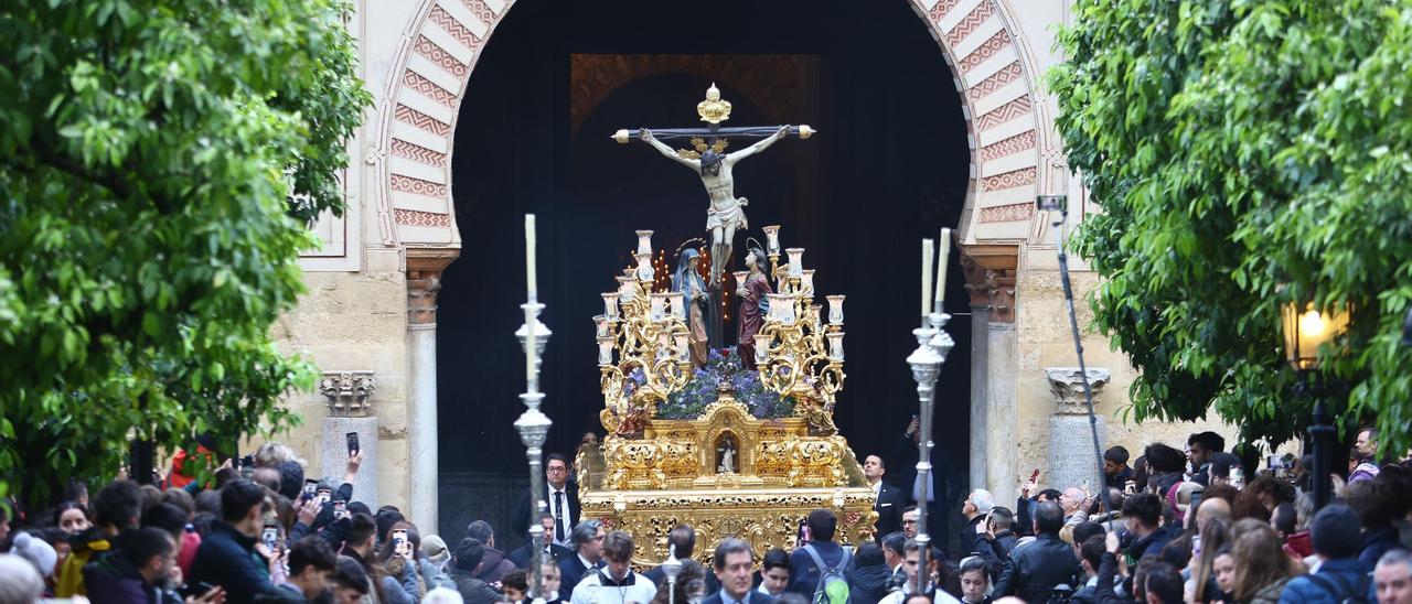 La Vera Cruz y el Amor vuelven a sus templos