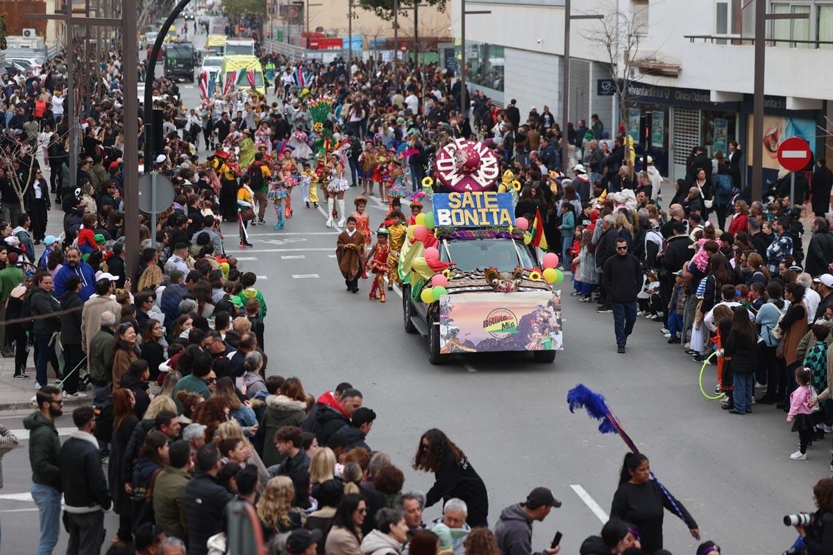 Búscate en las imágenes de la rúa de Carnaval de Ibiza