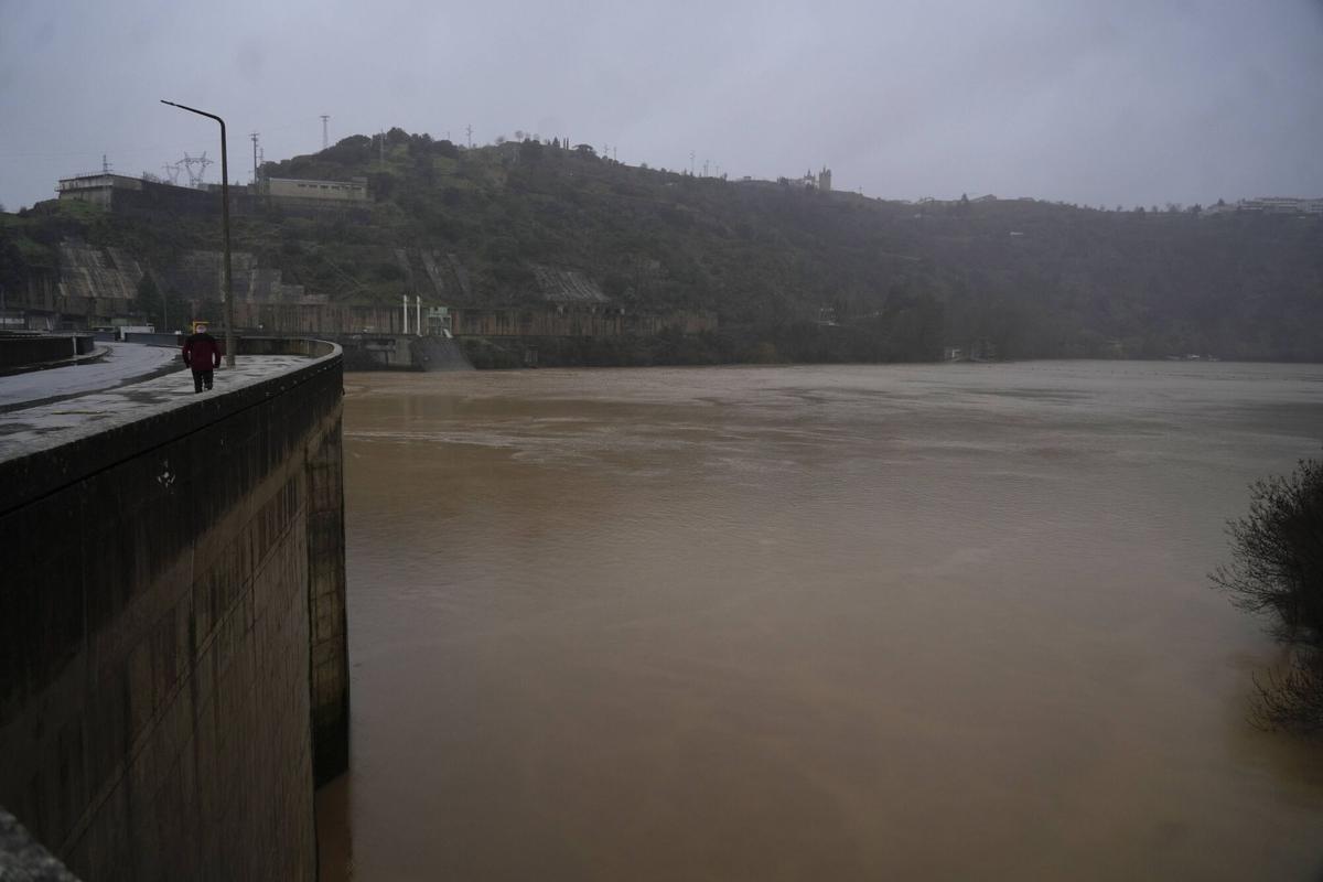 El estado de las presas de Zamora tras la crecida de los río por el temporal.