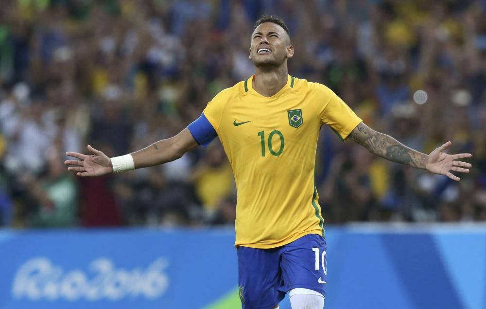 Neymar llora tras marcar el gol que daba el oro a Brasil ante Alemania en la final de fútbol.