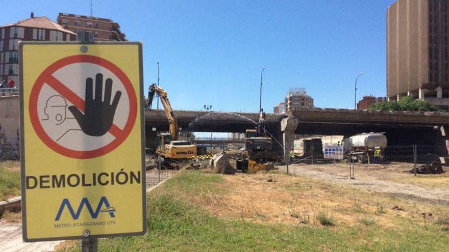 La demolición del puente de Tetuán afronta su fase final