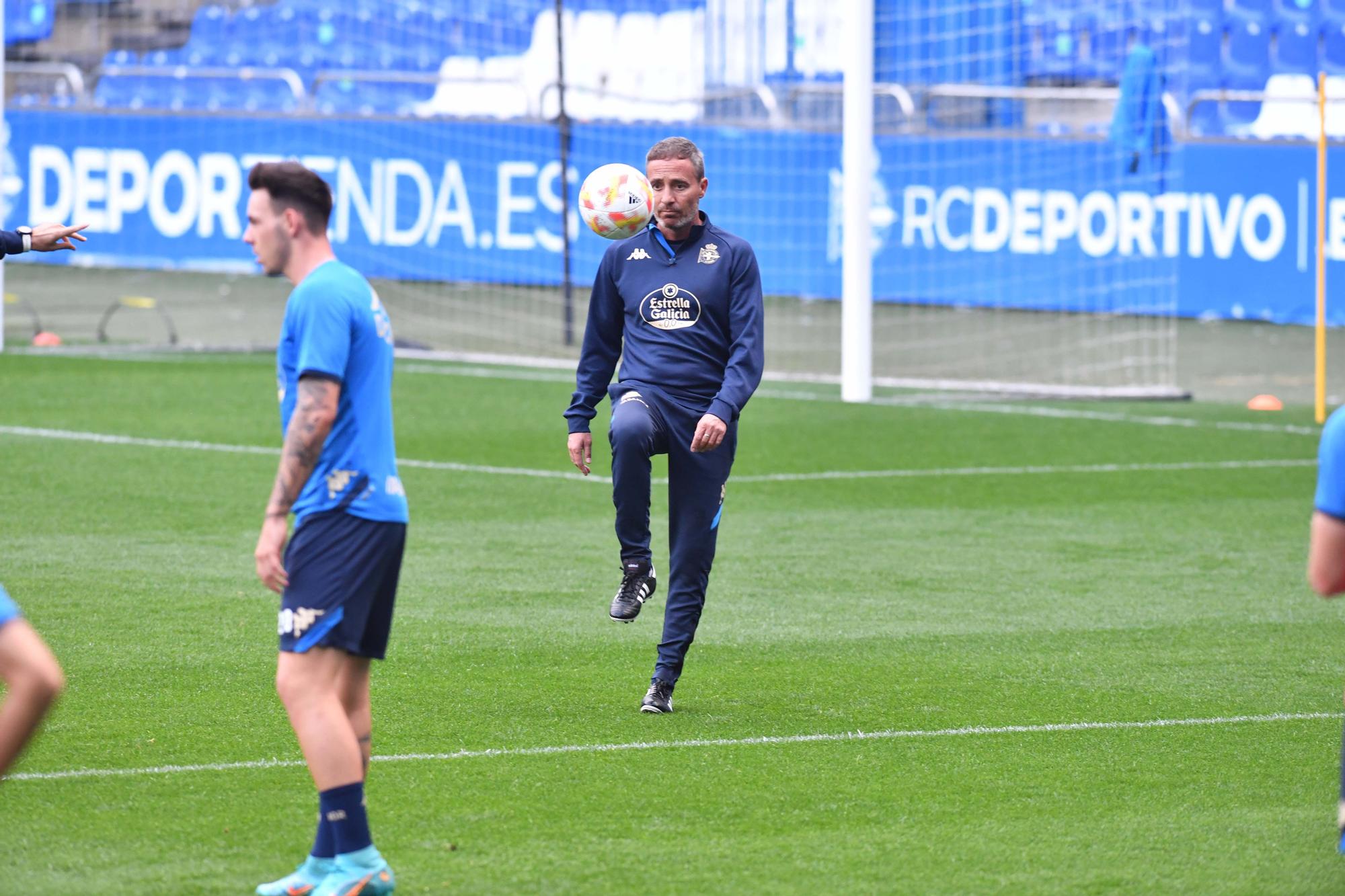 Óscar Cano toma las riendas del Dépor con su primer entrenamiento en Riazor