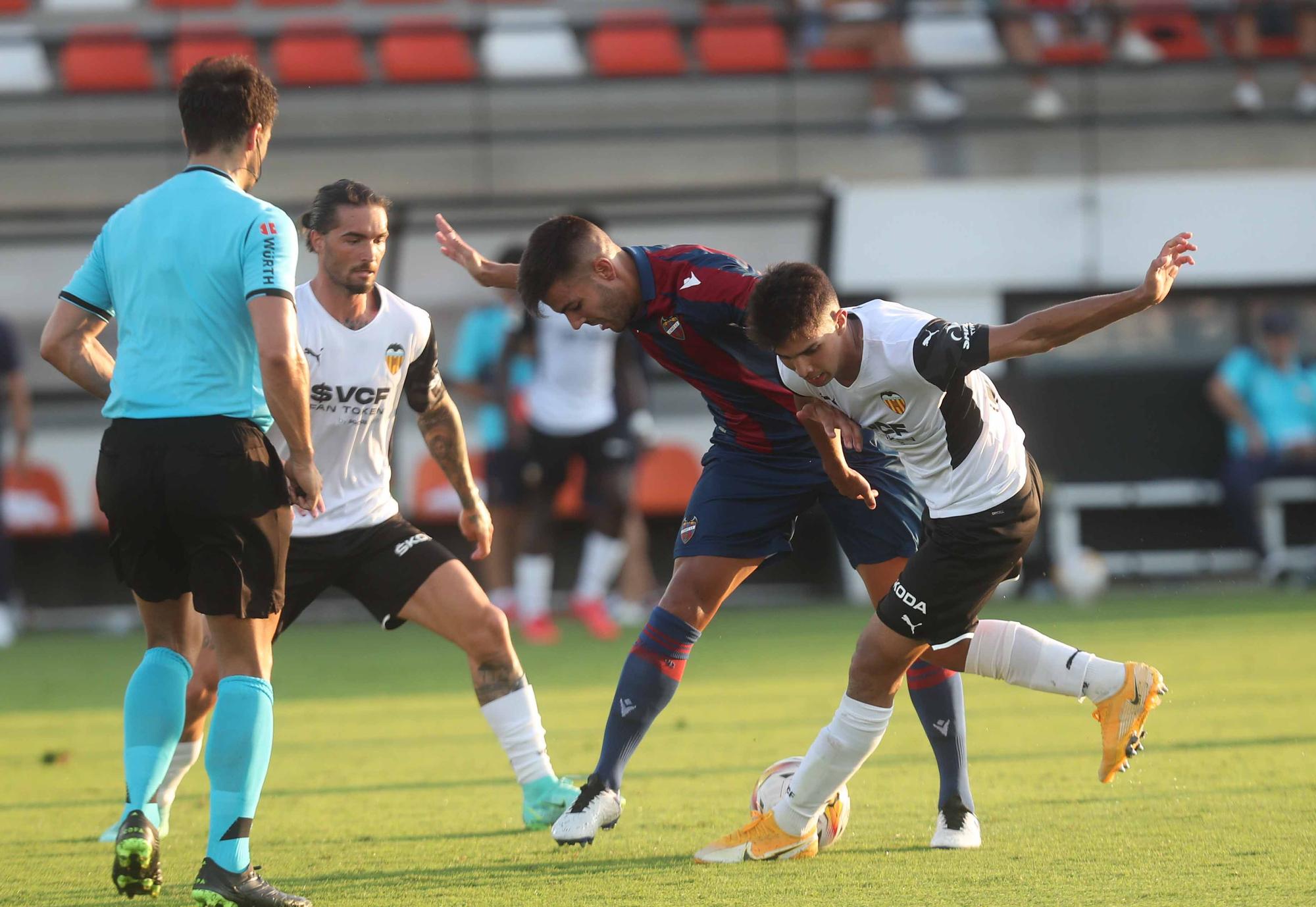 El Derbi Valencia - Levante, en imágenes