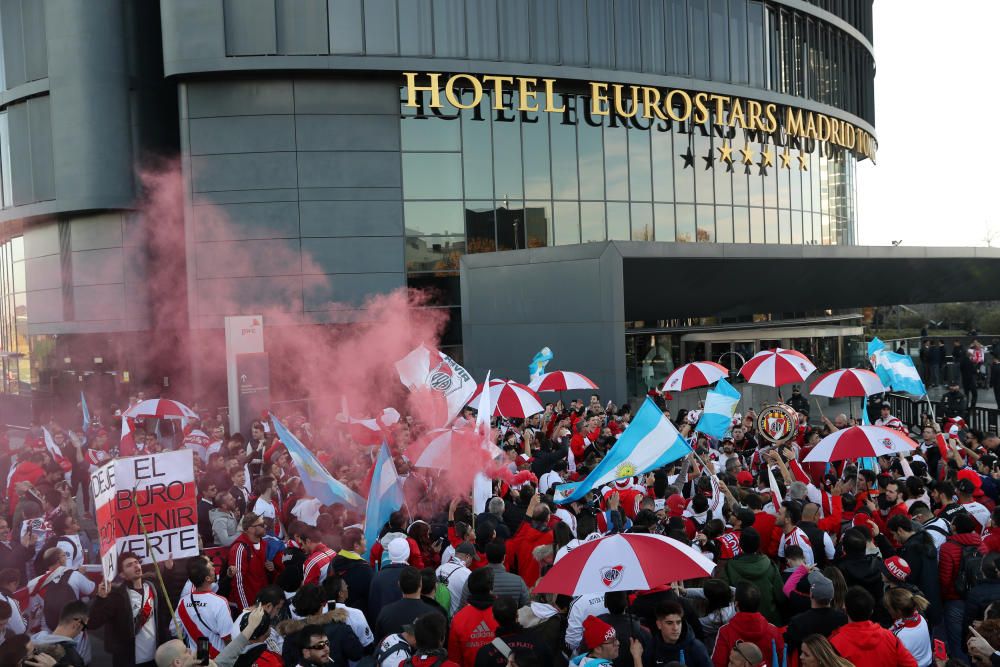 Las aficiones de River y Boca llenan Madrid