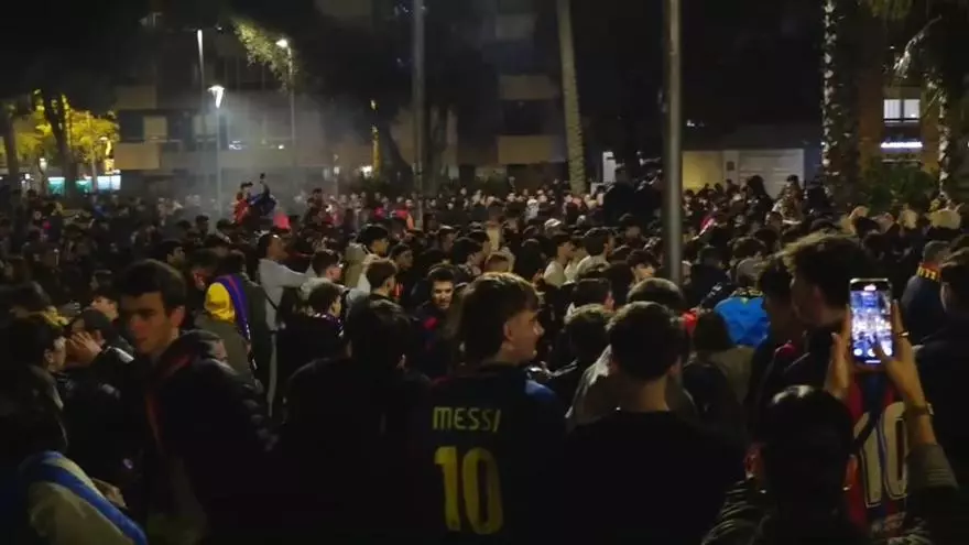 Gran ambiente en la previa para el partido entre el Barça y Frankfurt en el Camp Nou