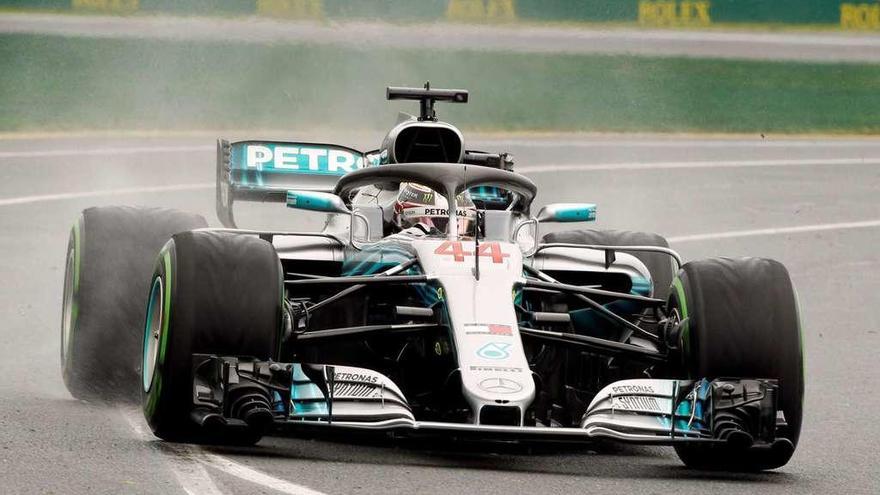 Hamilton no cede desde el primer día