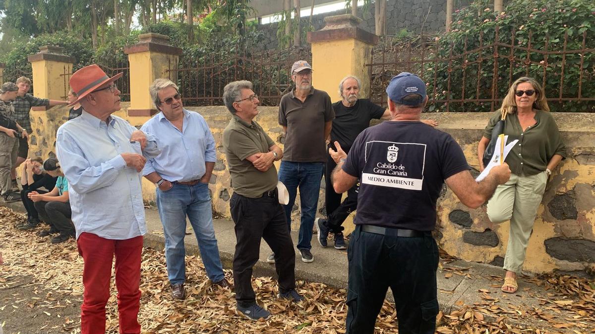 Jornada de evaluación de riesgos en la GC-111 con la presencia de un profesional del servicio de Medio Ambiente del Cabildo de Gran Canaria