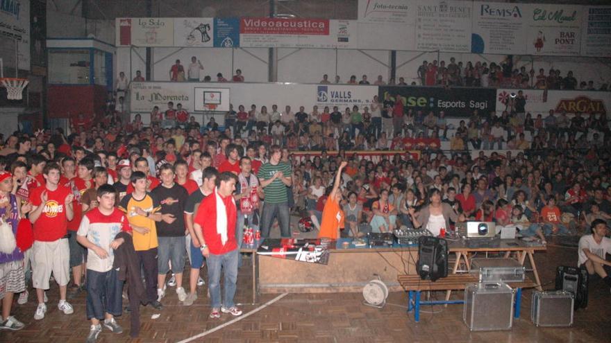 El 2007, en l&#039;últim ascens, es va instal·lar una pantalla gegant a Pista Castell