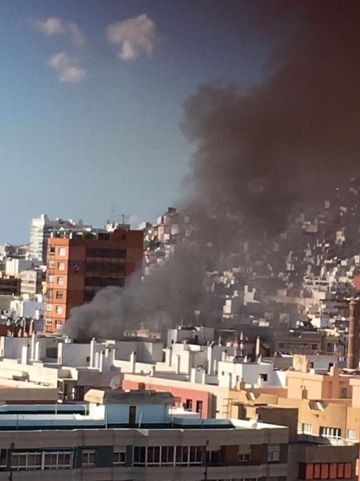 Incendio en una vivienda en León y Castillo