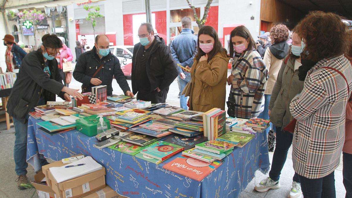 Puesto de libro infantil y juvenil, de la librería Zampacontos.