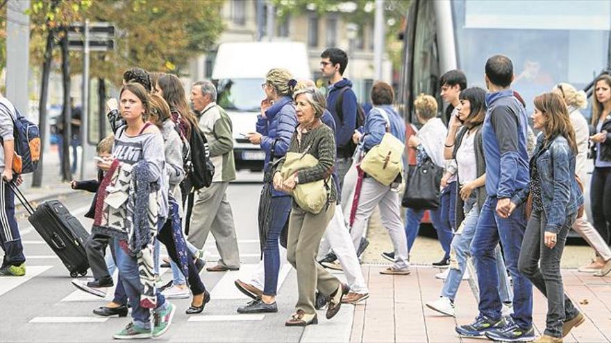 Zaragoza suma al año casi 300 atropellos, solo 5 del tranvía