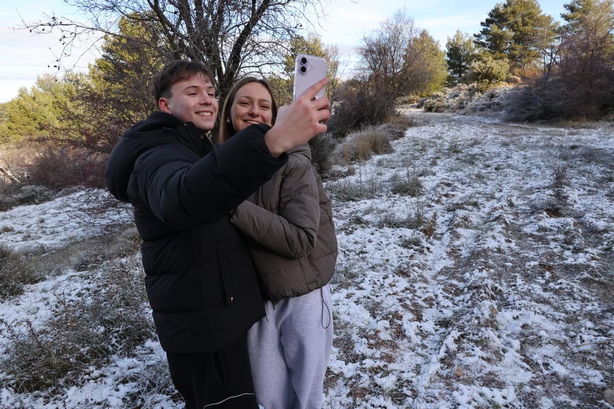 Aitana congrega a familias y visitantes para ver la nieve el Día de Reyes