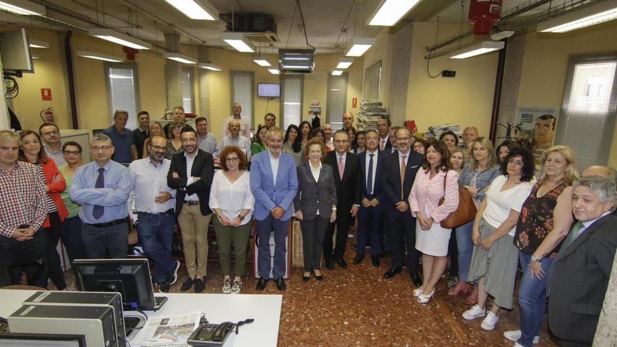 La plantilla de El Periódico Extremadura el 10 de junio de 2019, primera visita de Javier Moll a la redacción.