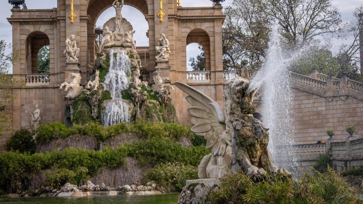 La Ciutadella recupera su emblemática cascada tras la sequía