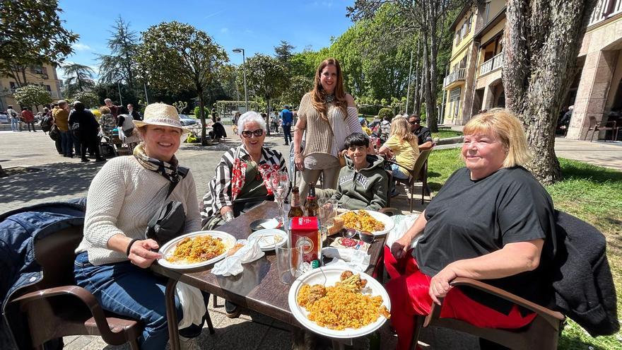 EN IMÁGENES: Así fue la paellada solidaria en Llaranes