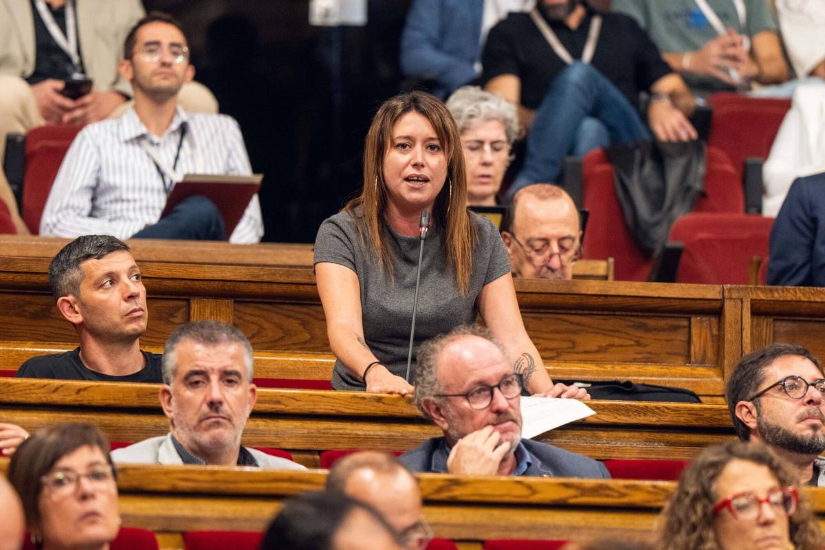 Barcelona, 30 de septiembre de 2025. Laura Fernández Vega, CUP, diputada del Parlament de Catalunya, durante la sesión de control. Foto de Zowy Voeten