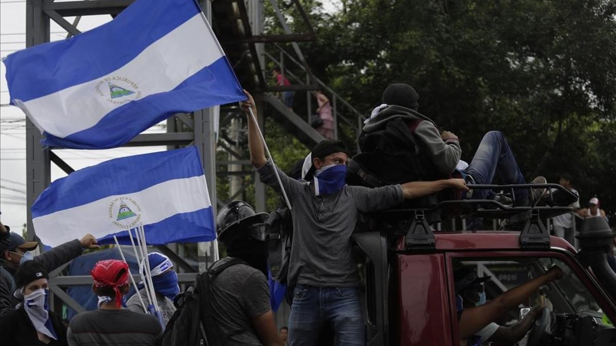 Protestantes salen de Managua rumbo a Masaya, ciudad simbolo de las protesta en contra del Gobierno