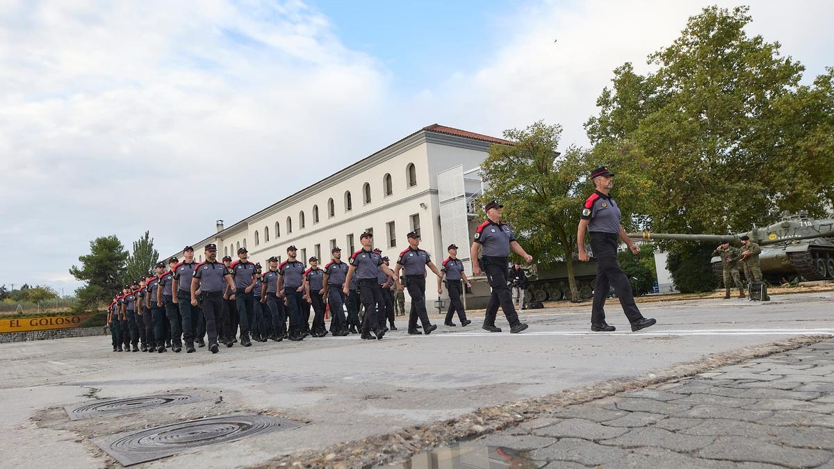 Agentes de la Policía Canaria ensayando para el desfile del Día de la Fiesta Nacional