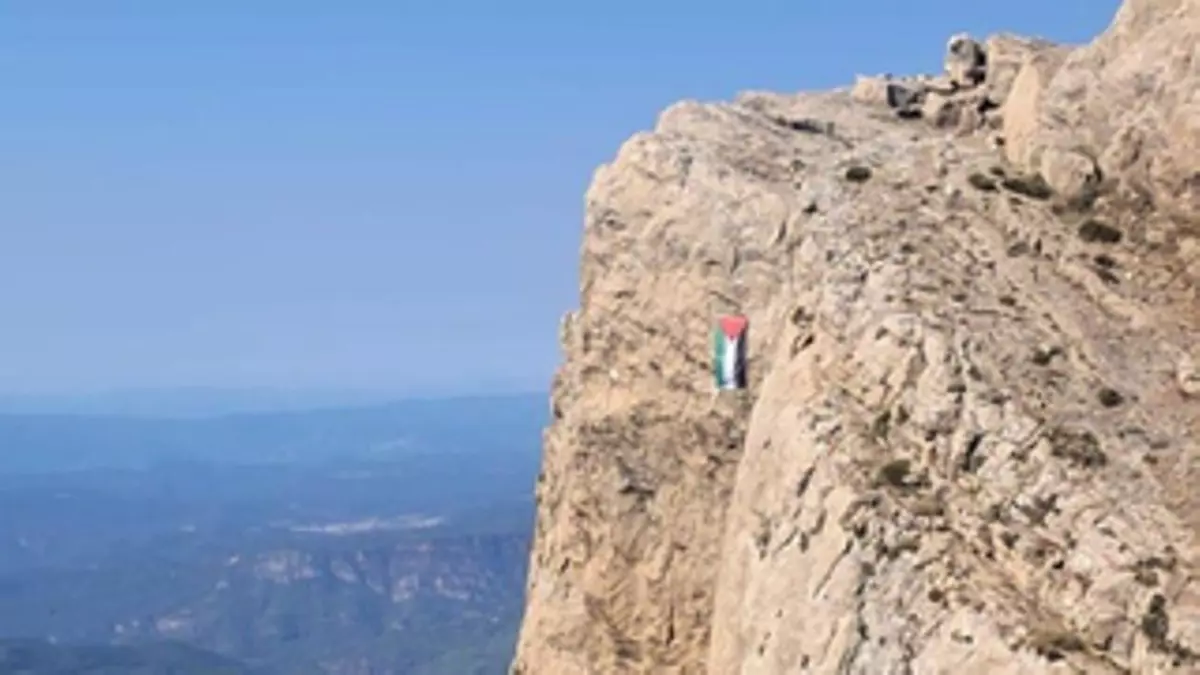 La bandera de Palestina ondea desde el techo de la provincia de Castellón, y no es la primera vez