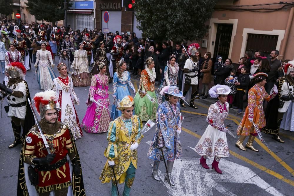 Medio millar de cargos festeros celebran la efeméride con un acto histórico de homenaje a las capitanías a tres semanas del inicio de los Moros y Cristianos