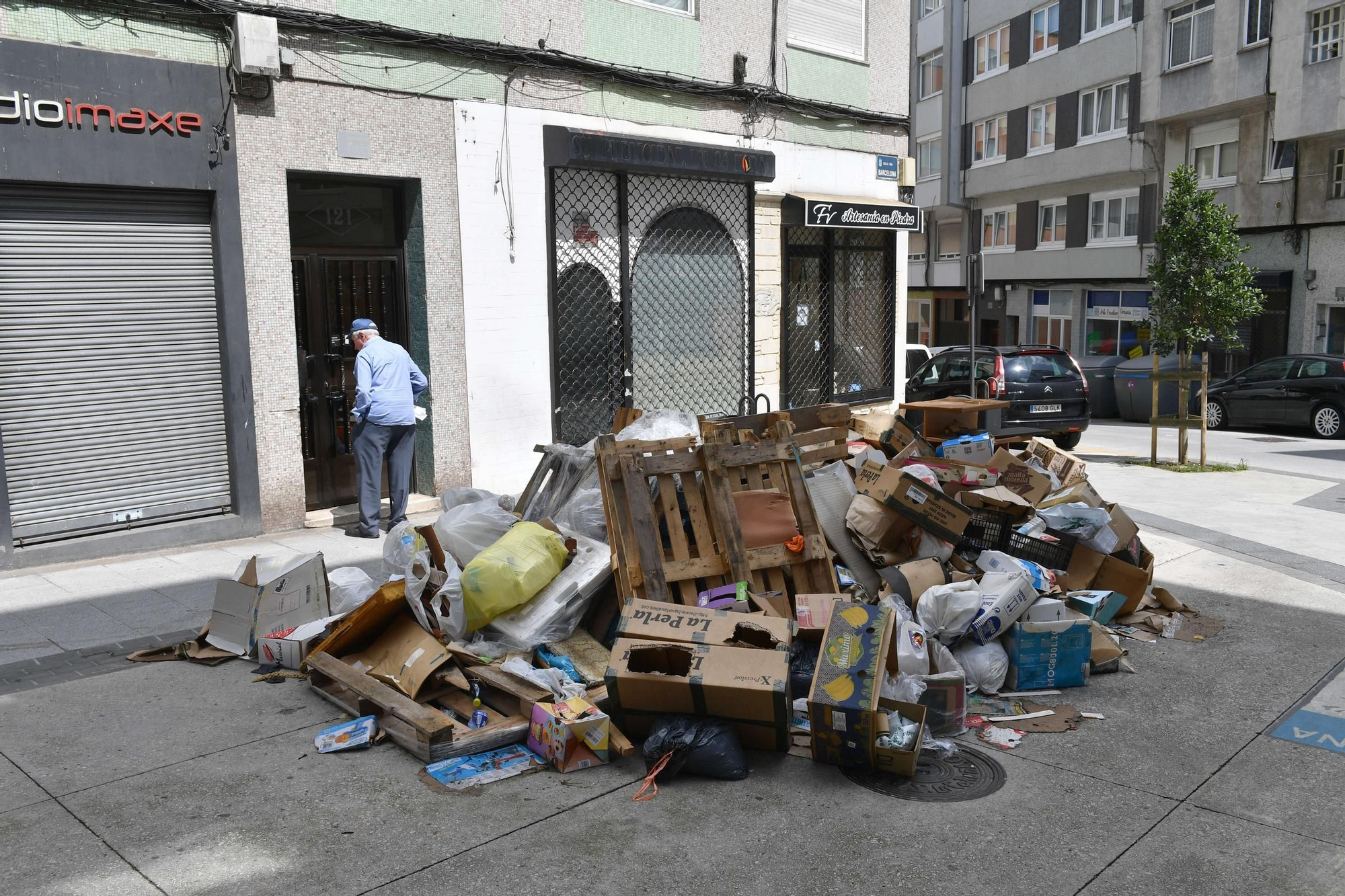 Los trabajadores de la recogida de basura en A Coruña anuncian una huelga indefinida desde el 1 de agosto