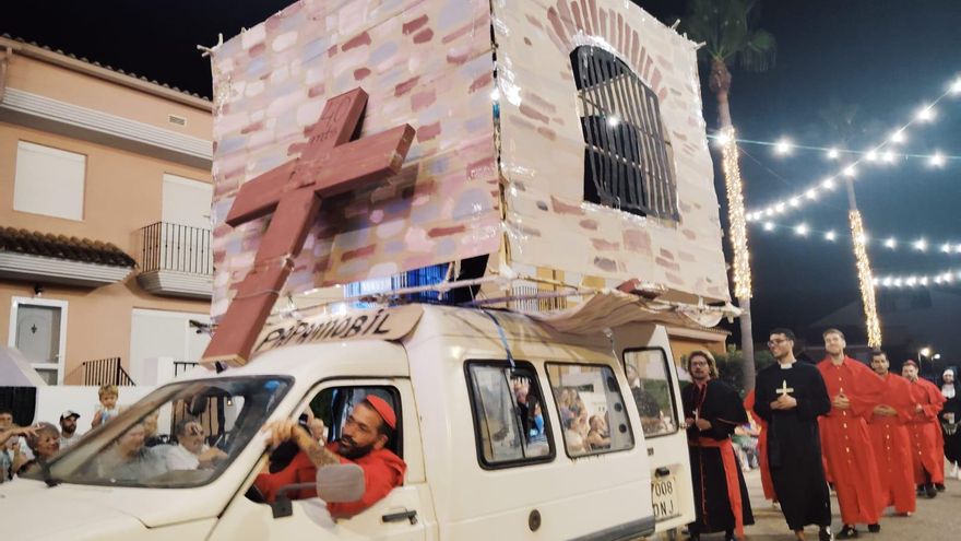 La polémica de la ermita del Garbí no se libra de la sátira
