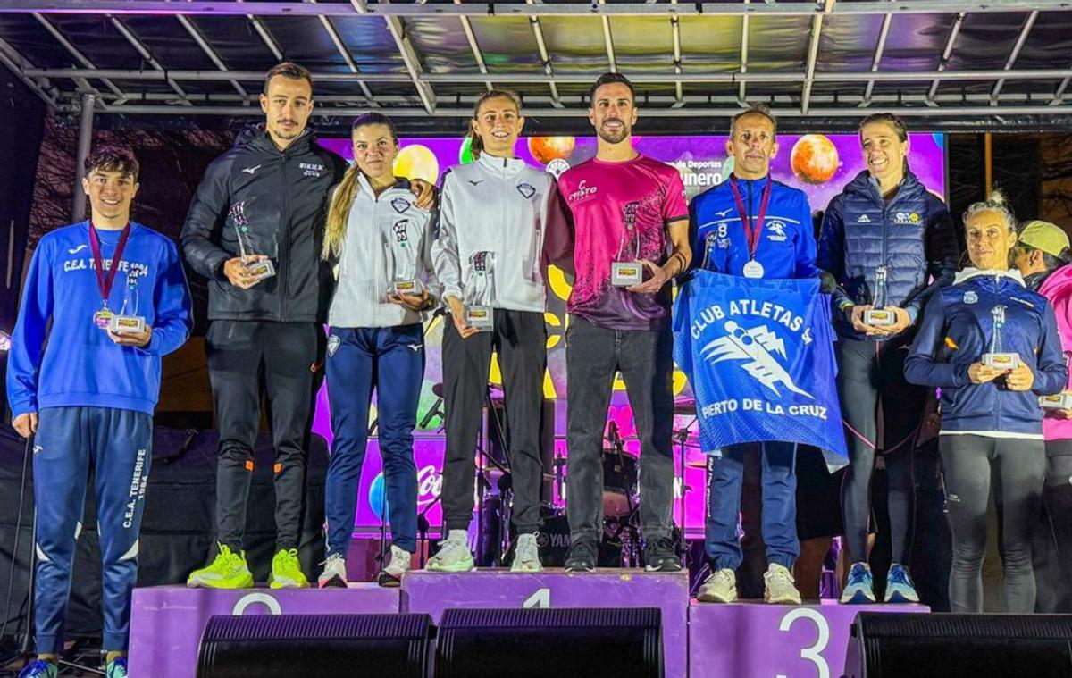 Podio de la prueba de 5 kilómetros. | EL DÍA