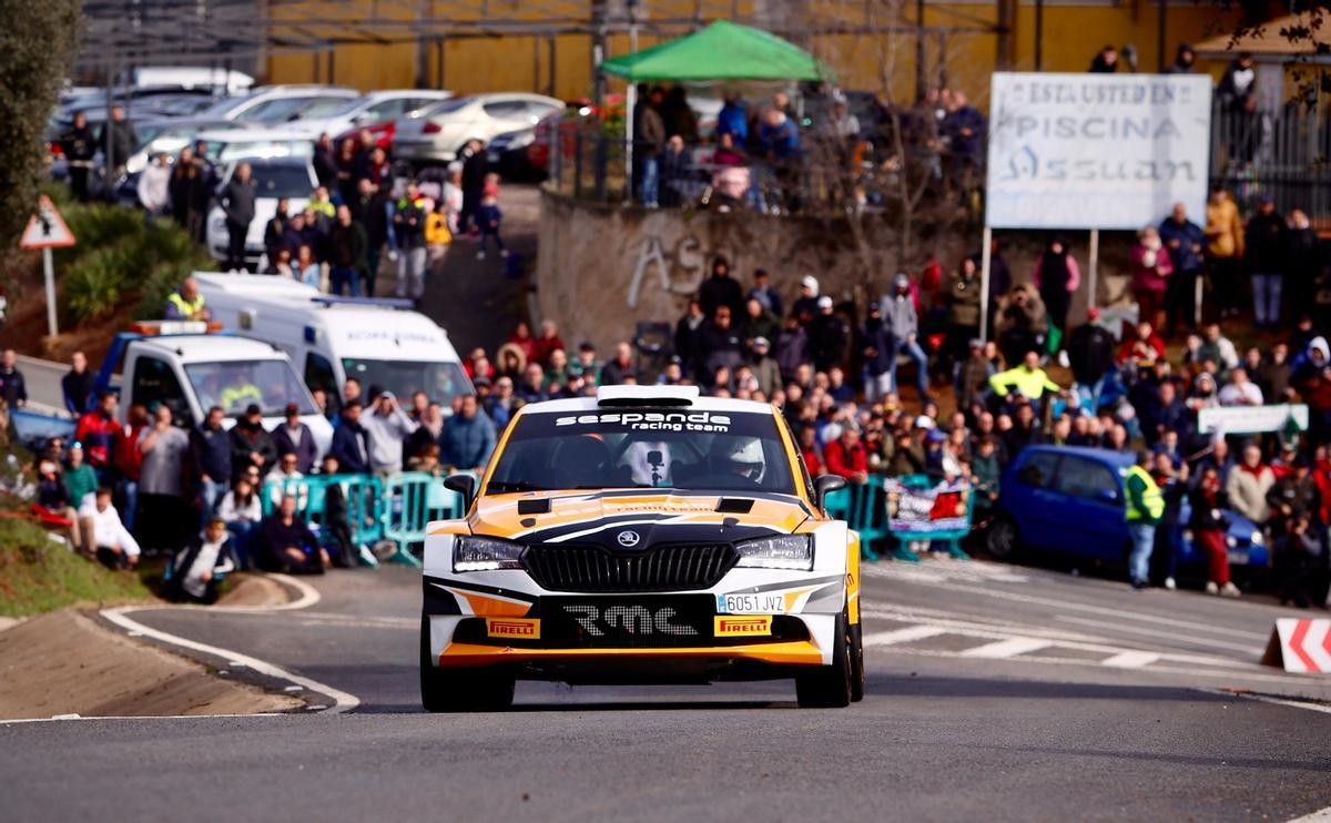Uno de los coches participantes en el Rallycrono Ciudad de Córdoba.