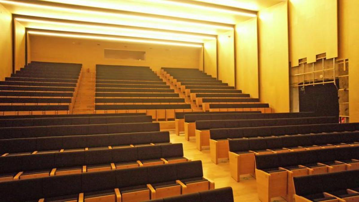 Los adejeros estrenan en tres meses el auditorio más moderno de la comarca