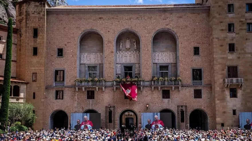 A pie de calle | La Escolanía interpreta la Salve en Montserrat
