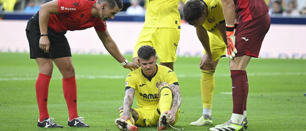 Alberto Moreno se lesionó en el debut liguero.