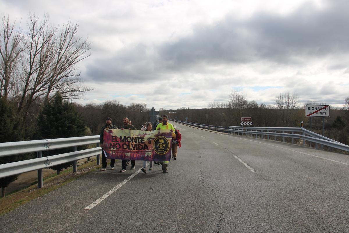 Los bomberos forestales marchan por sus derechos: "Seguimos con la misma precariedad"