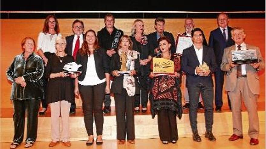 Els premiats posen durant la gala, celebrada al Palau de Congressos de Girona.