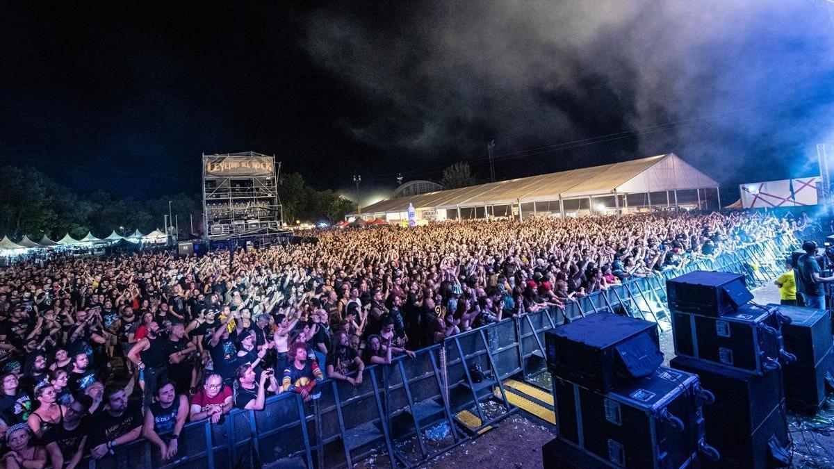 Público en el festival Leyendas del Rock