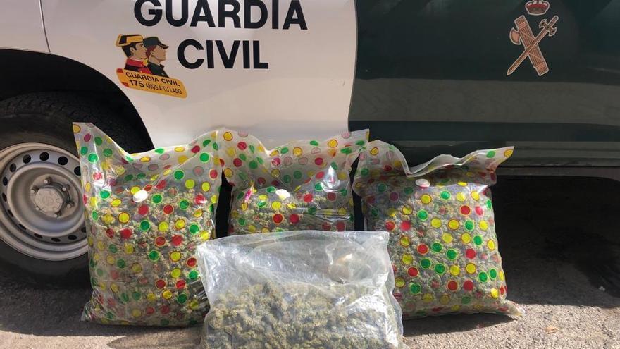 Detenido con más de 10 kilos de marihuana en el coche en Encinas Reales