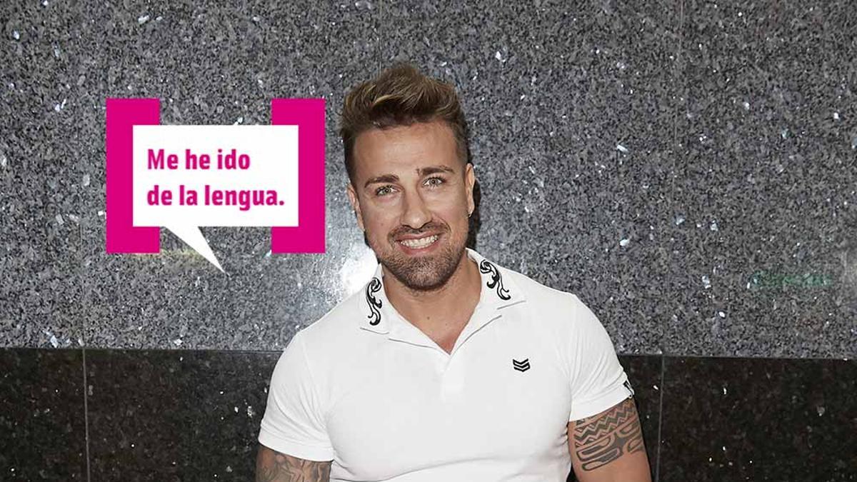 Rafa Mora con bocadillo Cuore en un photocall