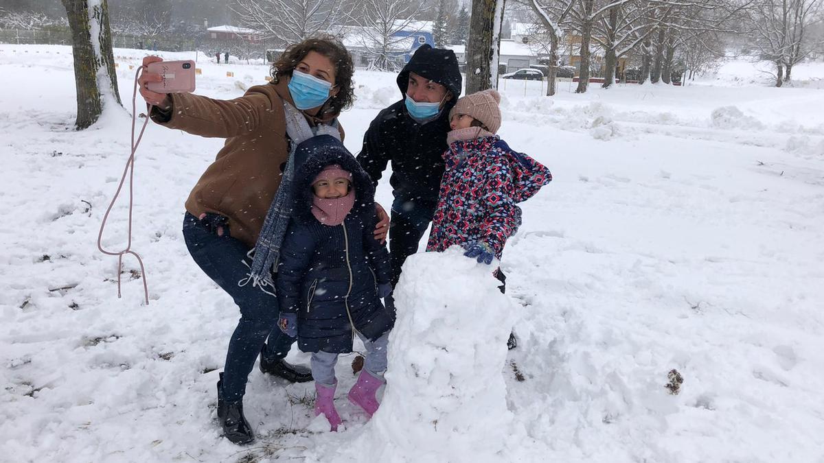 Nieve en los accesos de la Ermita del Remedio de Utiel