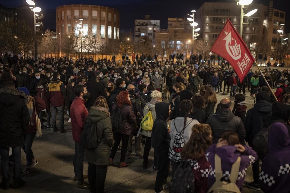 Grups incontrolats provoquen destrosses a Girona