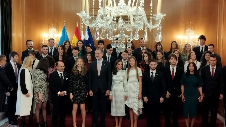 La Familia Real recibe a los estudiantes premio fin de carrera de la Universidad de Oviedo 2022